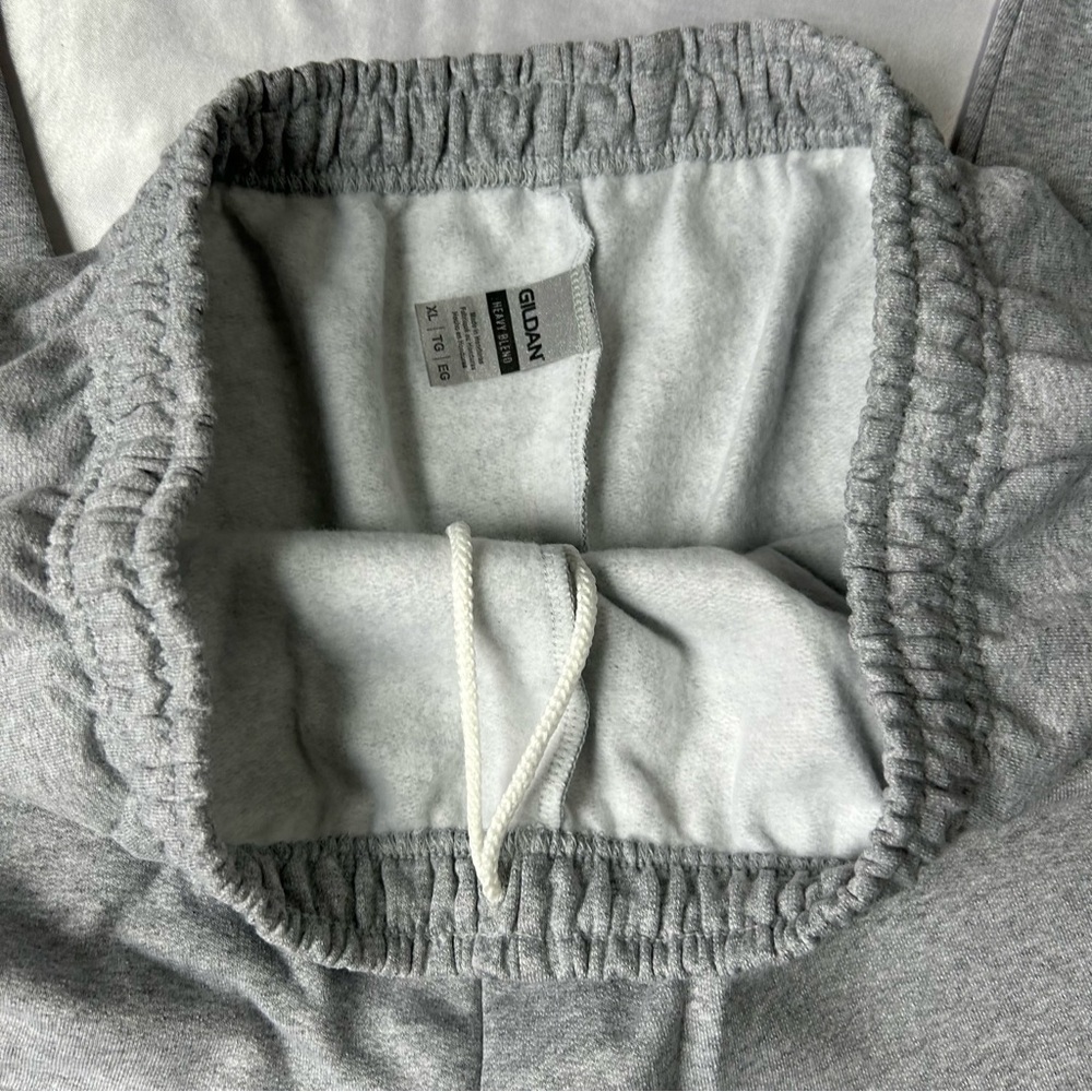 Gildan Sweatpants - Picture 2 of 3